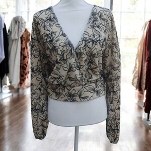 Willow-Root Floral Print Women's Top - Black and Cream